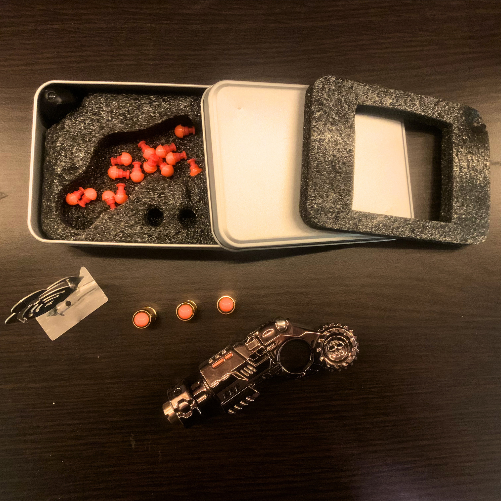 NeuroSpin™ – metalowy gadżet antystresowy EDC z funkcją spinnera i wystrzeliwanymi nabojami